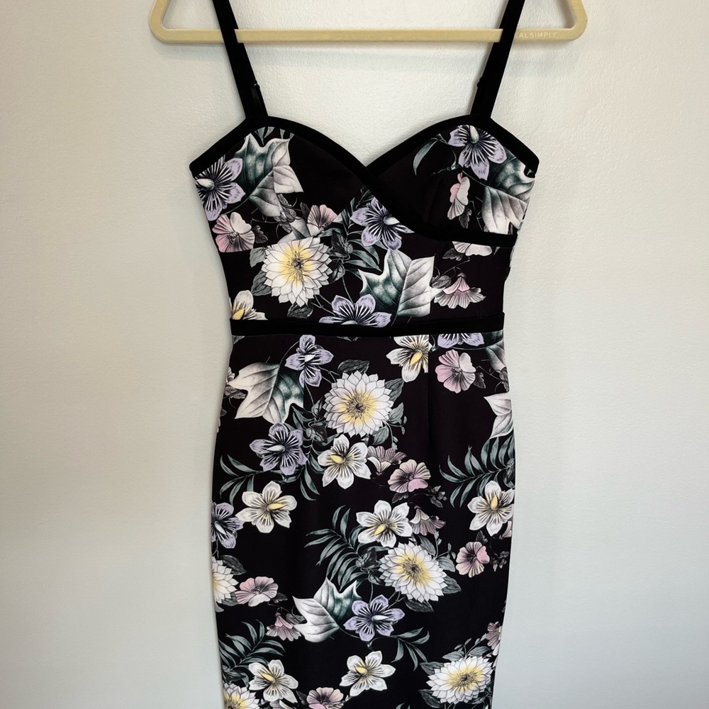 Black Halo Sheath Knee Length Dress - Size 2